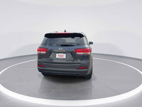 Used 2017 Kia Sorento LX w/ LX Convenience Package image 7