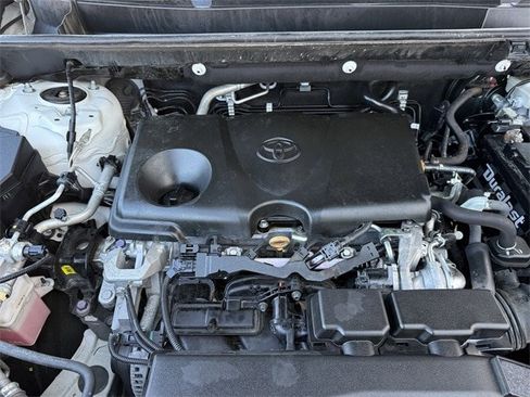 Used 2020 Toyota RAV4 XLE image 31