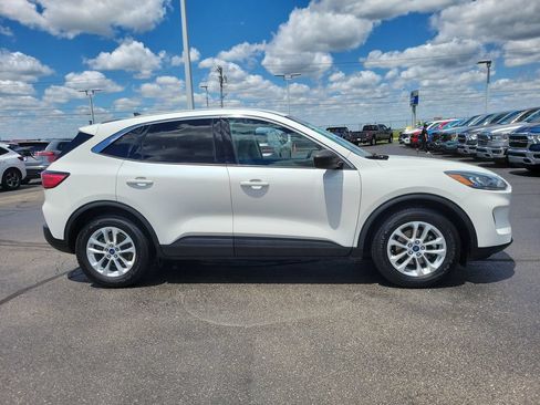 Certified 2022 Ford Escape SE FWD image 3