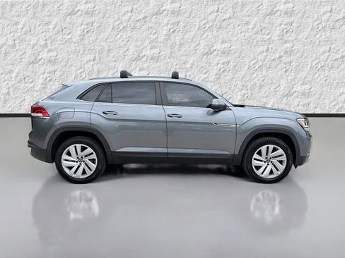 Used 2020 Volkswagen Atlas Cross Sport SE w/ Panoramic Sunroof Package FWD image 2