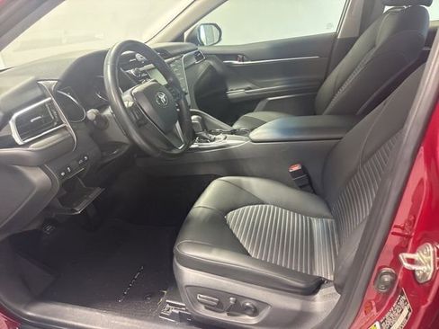 Used 2018 Toyota Camry SE FWD image 12