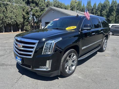 Used 2020 Cadillac Escalade ESV Luxury RWD image 3