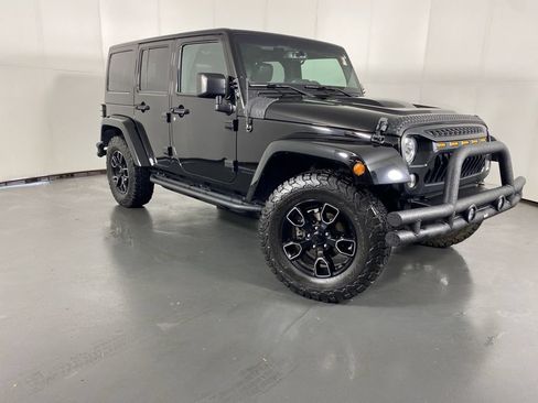 Used 2018 Jeep Wrangler Unlimited Sahara AWD/4WD image 5