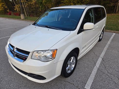 Used 2012 Dodge Grand Caravan SXT image 4
