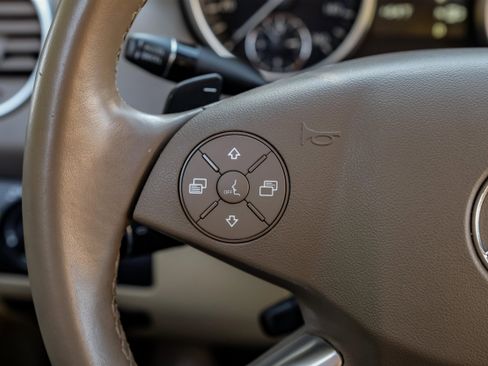 Used 2011 Mercedes-Benz ML 350 BlueTEC 4MATIC image 17