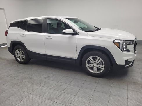 Used 2024 GMC Terrain SLE image 11
