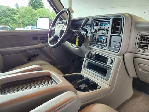 Used 2003 Chevrolet Silverado 1500 LT w/ Off-Road Package AWD/4WD image 2