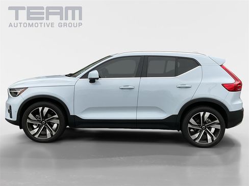 Used 2024 Volvo XC40 B5 Plus w/ Protection Package Premier image 4