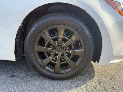 Used 2020 Toyota Corolla LE FWD image 12