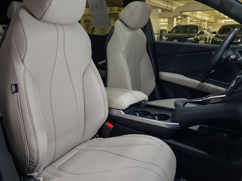 Used 2025 Acura RDX SH-AWD image 51