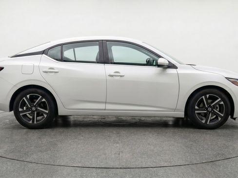 Used 2025 Nissan Sentra SV FWD image 11