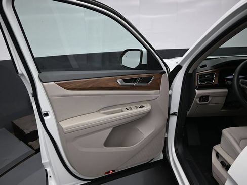 Used 2024 Volkswagen Atlas SE AWD/4WD image 10