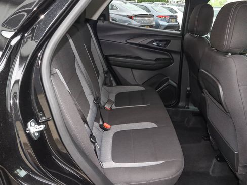 Used 2025 Chevrolet TrailBlazer LT AWD/4WD image 19