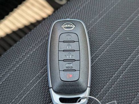 Used 2025 Nissan Rogue SV AWD/4WD image 33