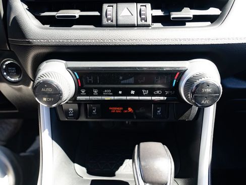 Used 2019 Toyota RAV4 XLE Premium w/ Cold Weather Package AWD/4WD image 16