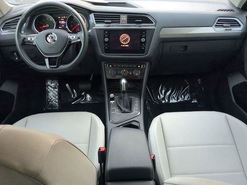Certified 2021 Volkswagen Tiguan SE image 12