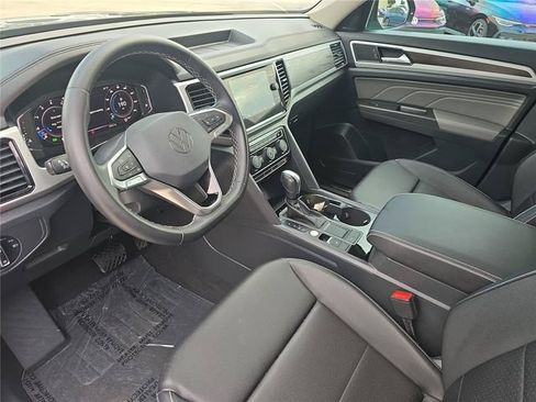 Used 2023 Volkswagen Atlas SE w/ Panoramic Sunroof Package FWD image 19