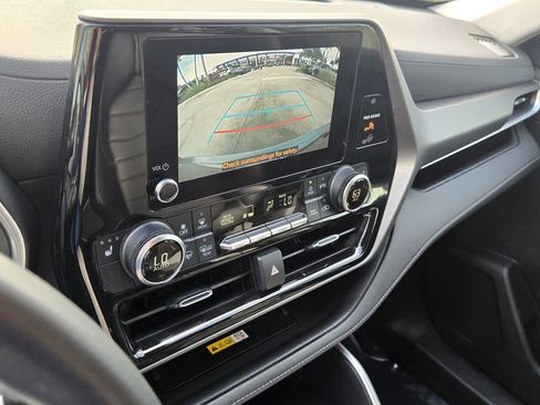 Used 2023 Toyota Highlander XLE image 24