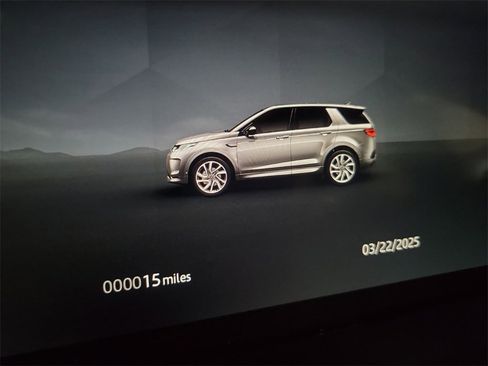 New 2025 Land Rover Discovery Sport Dynamic SE image 18