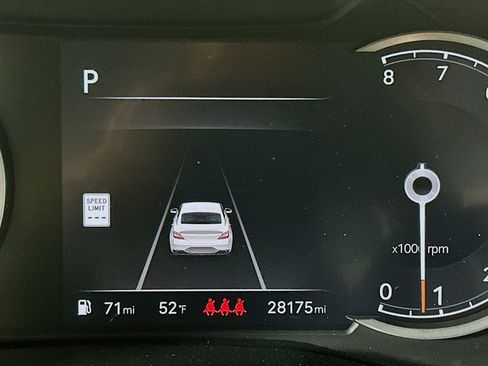 Used 2025 Genesis G70 2.5T image 19