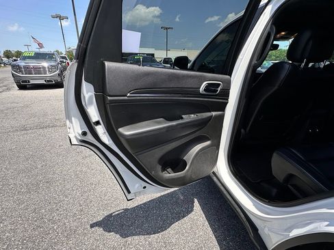 Used 2019 Jeep Grand Cherokee Limited AWD/4WD image 27