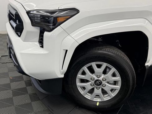 Used 2026 Toyota Tacoma SR5 AWD/4WD image 5