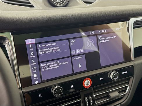 New 2026 Porsche Macan image 18