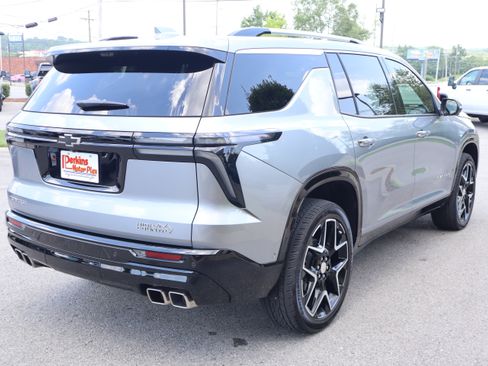 Used 2025 Chevrolet Traverse High Country FWD image 7