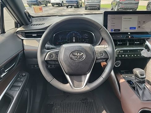 Used 2023 Toyota Venza Limited AWD/4WD image 6