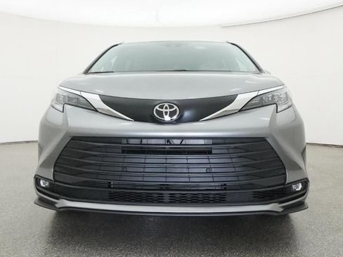 New 2026 Toyota Sienna XLE FWD image 31