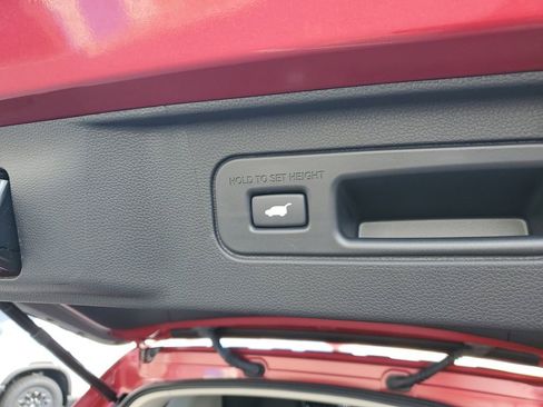 Certified 2025 Honda Pilot Touring image 11