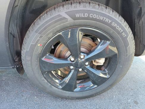 Used 2018 Jeep Cherokee Limited w/ High Altitude Package AWD/4WD image 8
