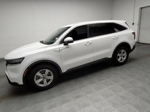 Used 2021 Kia Sorento LX FWD image 2