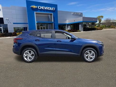 Used 2024 Chevrolet Trax LS w/ LS Convenience Package FWD image 28