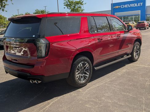 New 2026 Chevrolet Suburban Z71 w/ Z71 Off-Road Package AWD/4WD image 8