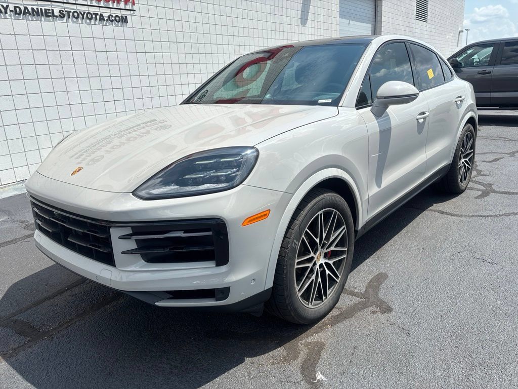 Used 2024 Porsche Cayenne S AWD/4WD image 1