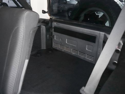 Used 2018 Jeep Wrangler Unlimited Sport S image 33