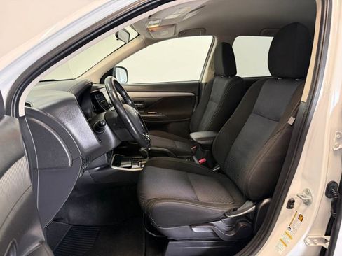 Used 2018 Mitsubishi Outlander SEL image 10