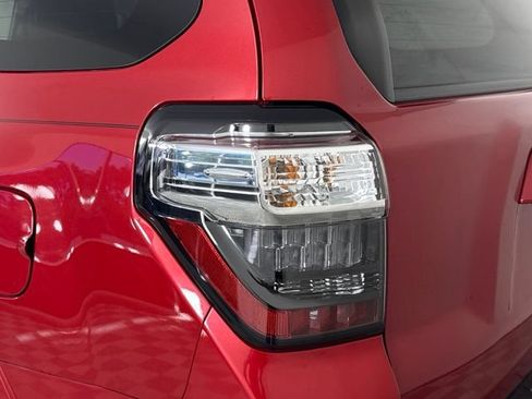 Used 2020 Toyota 4Runner SR5 Premium w/ Moonroof Package RWD image 15