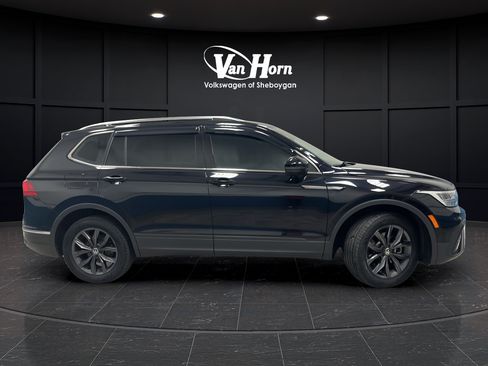 Used 2023 Volkswagen Tiguan SE w/ Panoramic Sunroof Package AWD/4WD image 8