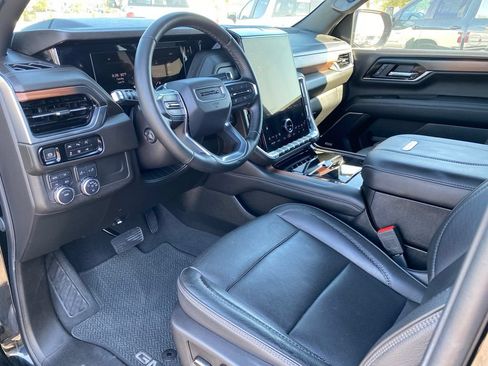 Used 2025 GMC Yukon Denali AWD/4WD image 35