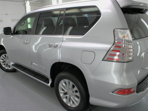 Used 2018 Lexus GX 460 Premium w/ Premium Package AWD/4WD image 16