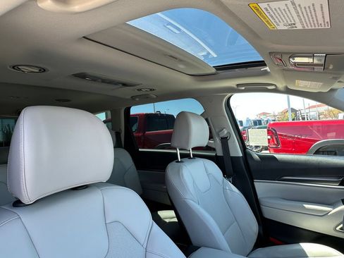 Used 2025 Kia Telluride S FWD image 18