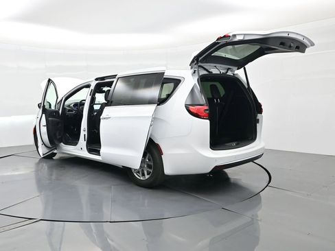 New 2026 Chrysler Pacifica Select image 33