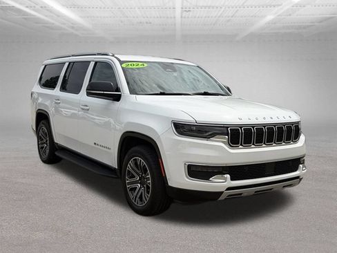 Used 2024 Jeep Wagoneer L Series II w/ Flexible Seating Group AWD/4WD image 8