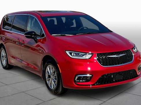 New 2026 Chrysler Pacifica Limited image 2