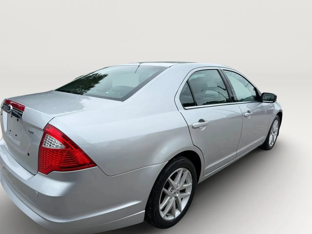 Used 2012 Ford Fusion SEL FWD image 3