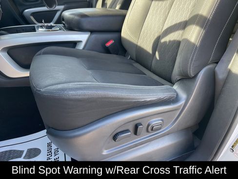 Used 2019 Nissan Titan SV w/ SV Convenience Package image 14