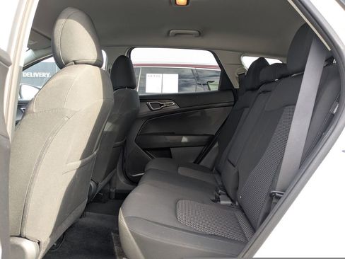 Used 2024 Kia Sportage LX FWD image 10