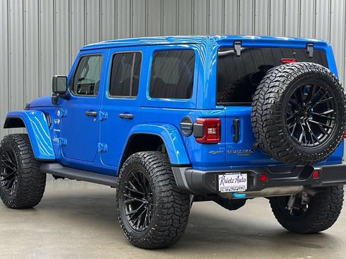 Used 2024 Jeep Wrangler Unlimited Sahara w/ Technology Group AWD/4WD image 3